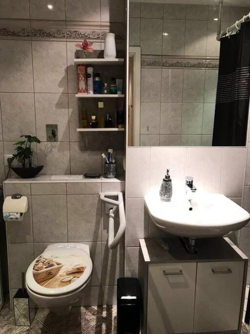 Apartment „La Casa De Papel“ / Behindertengerecht Leipzig Ngoại thất bức ảnh