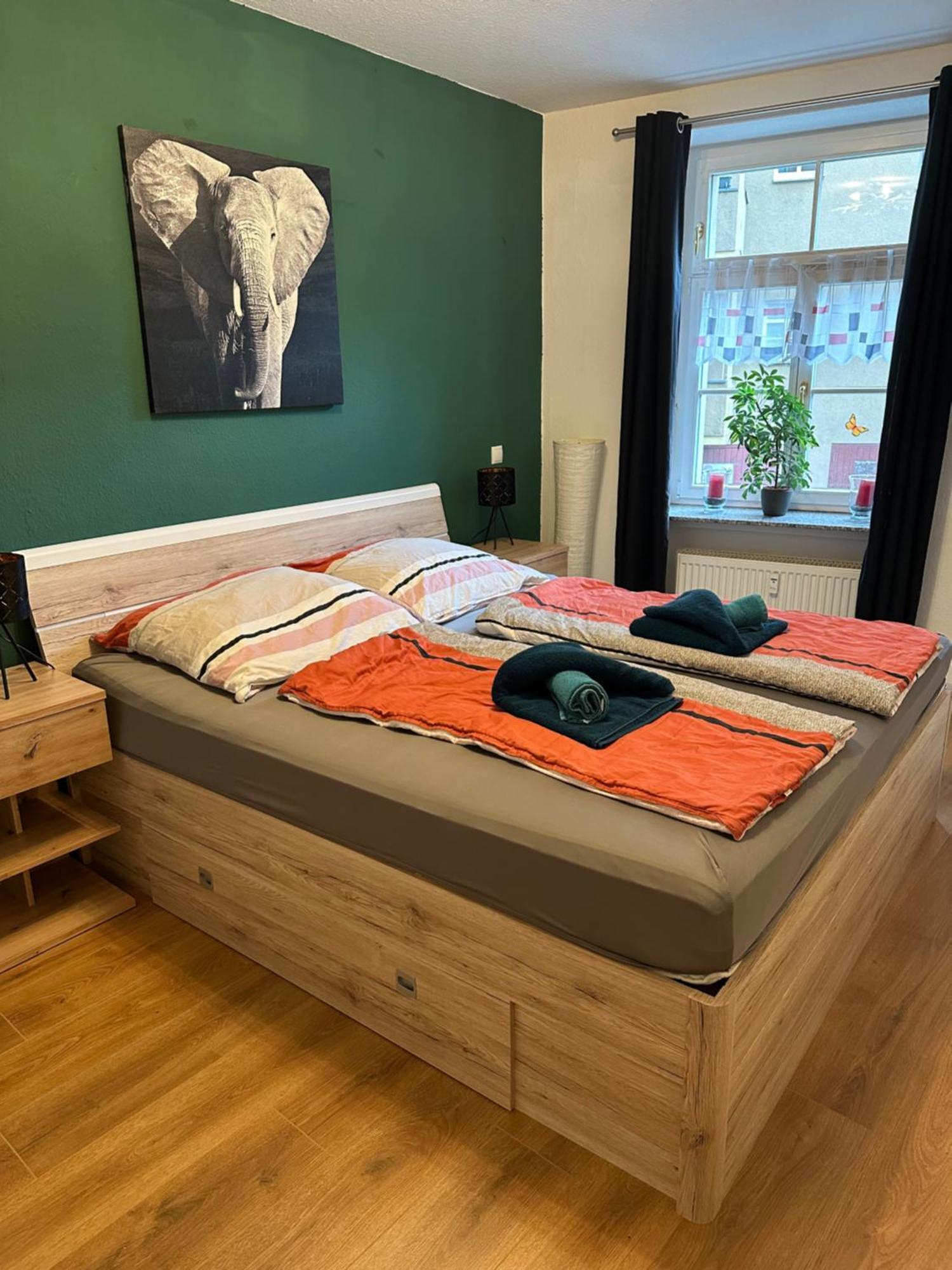 Apartment „La Casa De Papel“ / Behindertengerecht Leipzig Ngoại thất bức ảnh